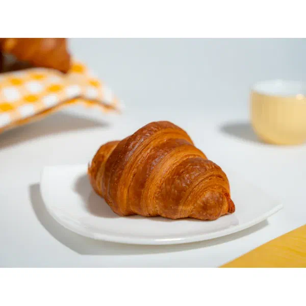 CLASSIC CROISSANT LARGE FLAKY PASTRY