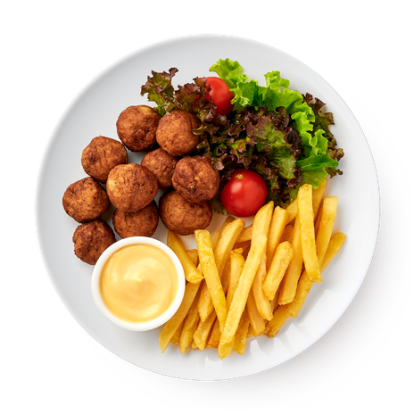 Фрикадельки с картофелем фри, салатом и сырным соусом «Из Лавки»