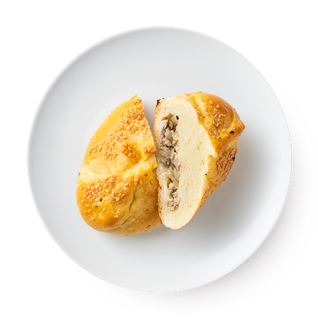 Булочка «Кондитерский дом Монэ» с курицей