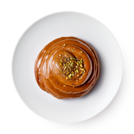 Булочка с корицей и солёной карамелью