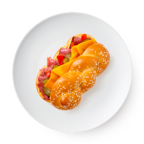 Сэндвич хала с сыром и говядиной пастрами «Братья Караваевы»