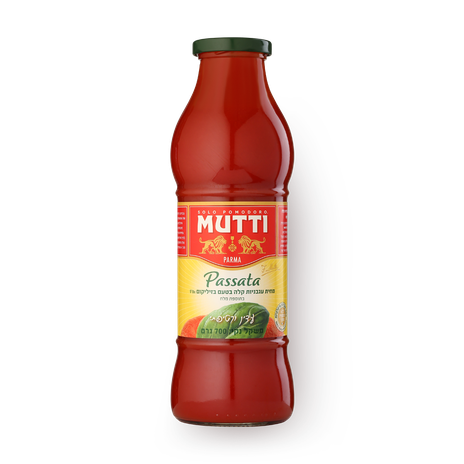 Mutti basil-flavored tomato puree