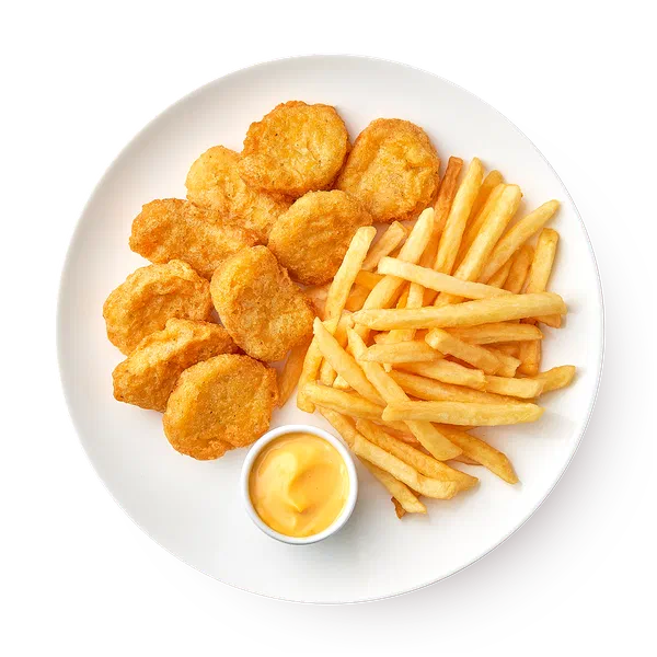 Наггетсы с картофелем фри и сырным соусом
