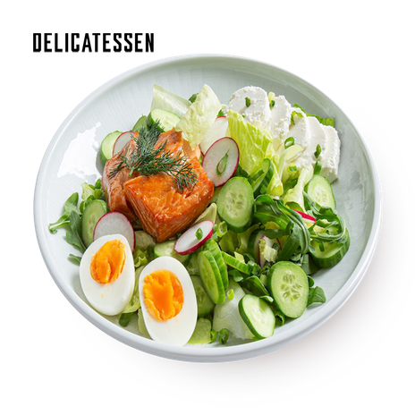 Delicatessen green and salmon salad with goat cheese