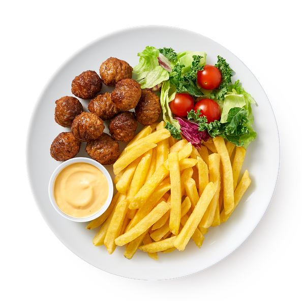Фрикадельки с картофелем фри, салатом и сырным соусом