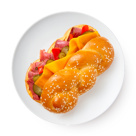 Сэндвич хала с сыром и говядиной пастрами «Братья Караваевы»
