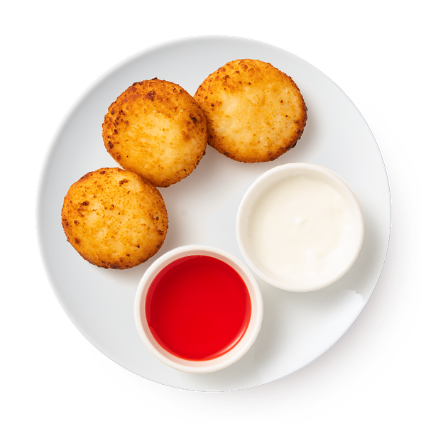 Сырники классические со сметаной и клубничным соусом