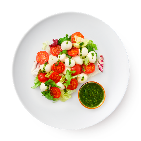 Салат овощной с моцареллой и песто