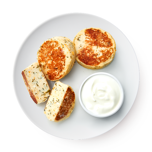 Сырники несладкие с сыром, зеленью и сметаной «Из Лавки»