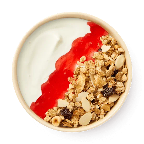 Гранола с йогуртом и клубничным соусом
