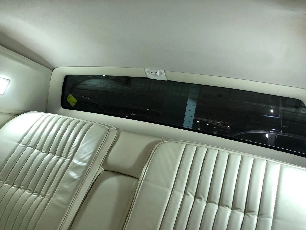 1982 Cadillac DeVille V, красный - вид 22