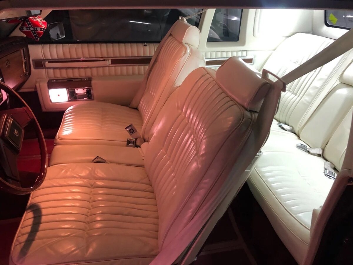 1982 Cadillac DeVille V, красный - вид 28