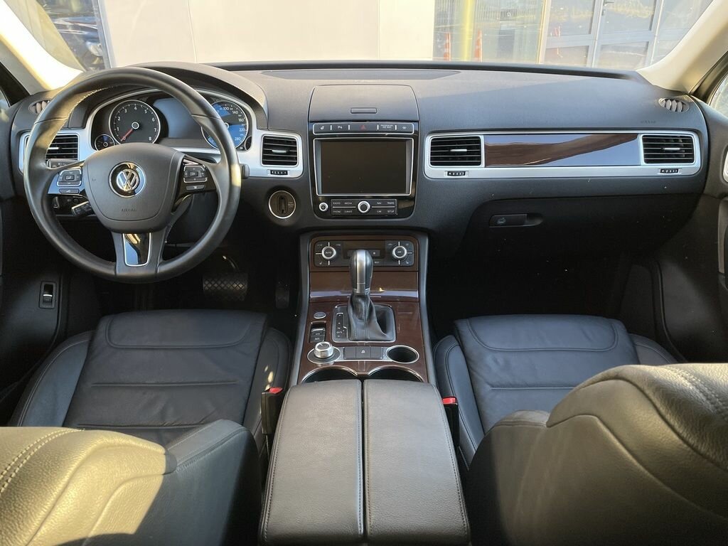 2017 Volkswagen Touareg II Рестайлинг, чёрный, 3600022 рублей - вид 9