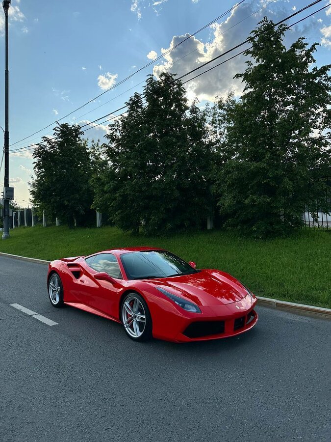 2016 Ferrari 488 GTB, красный, 22000000 рублей