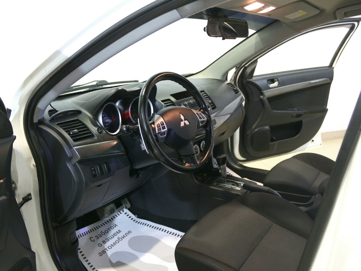 2007 Mitsubishi Lancer X, белый - вид 4