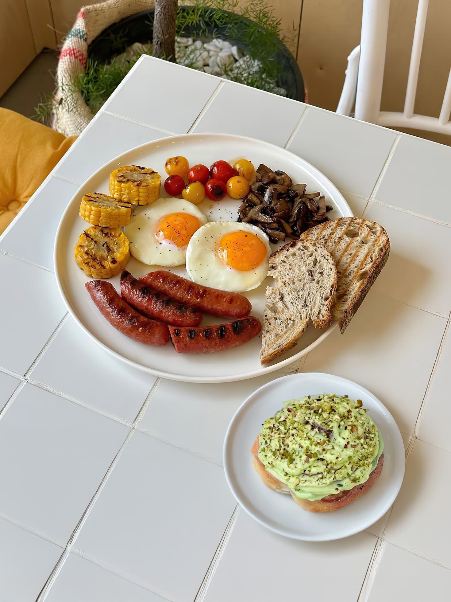 English breakfast, pistachio sinnamon