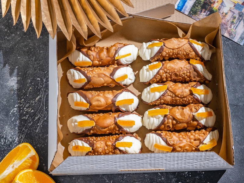 Канноли с апельсиновыми цукатами в O’Cannoli