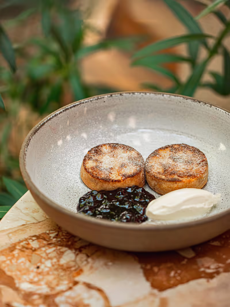 Irimshik cheesecakes with currant jam