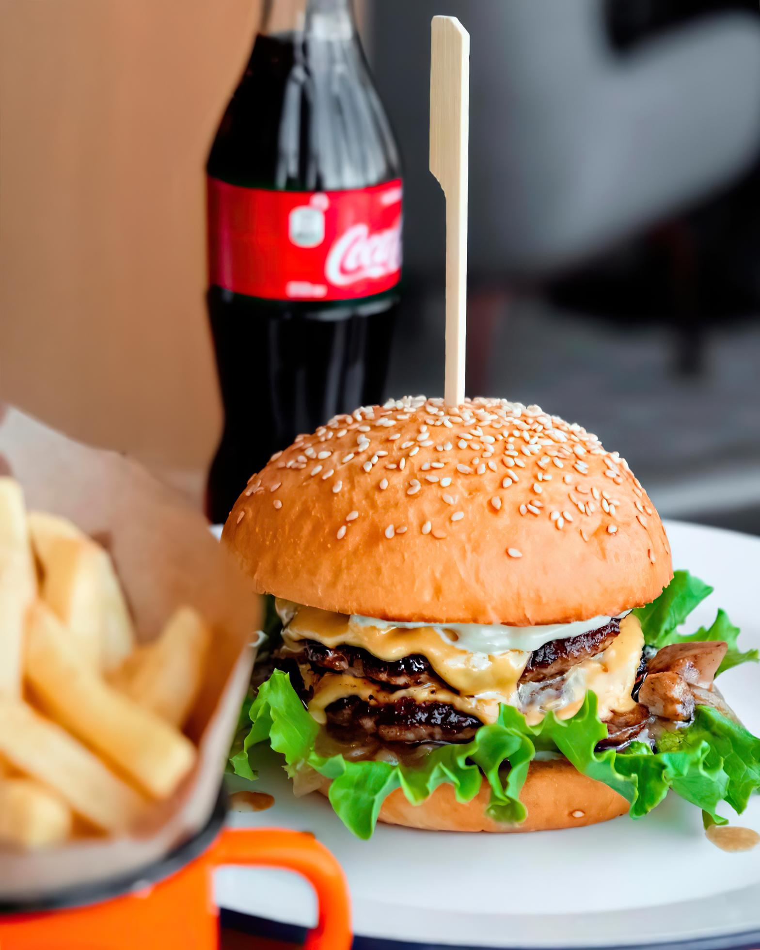 Cheeseburger set (with drink &amp; fries)