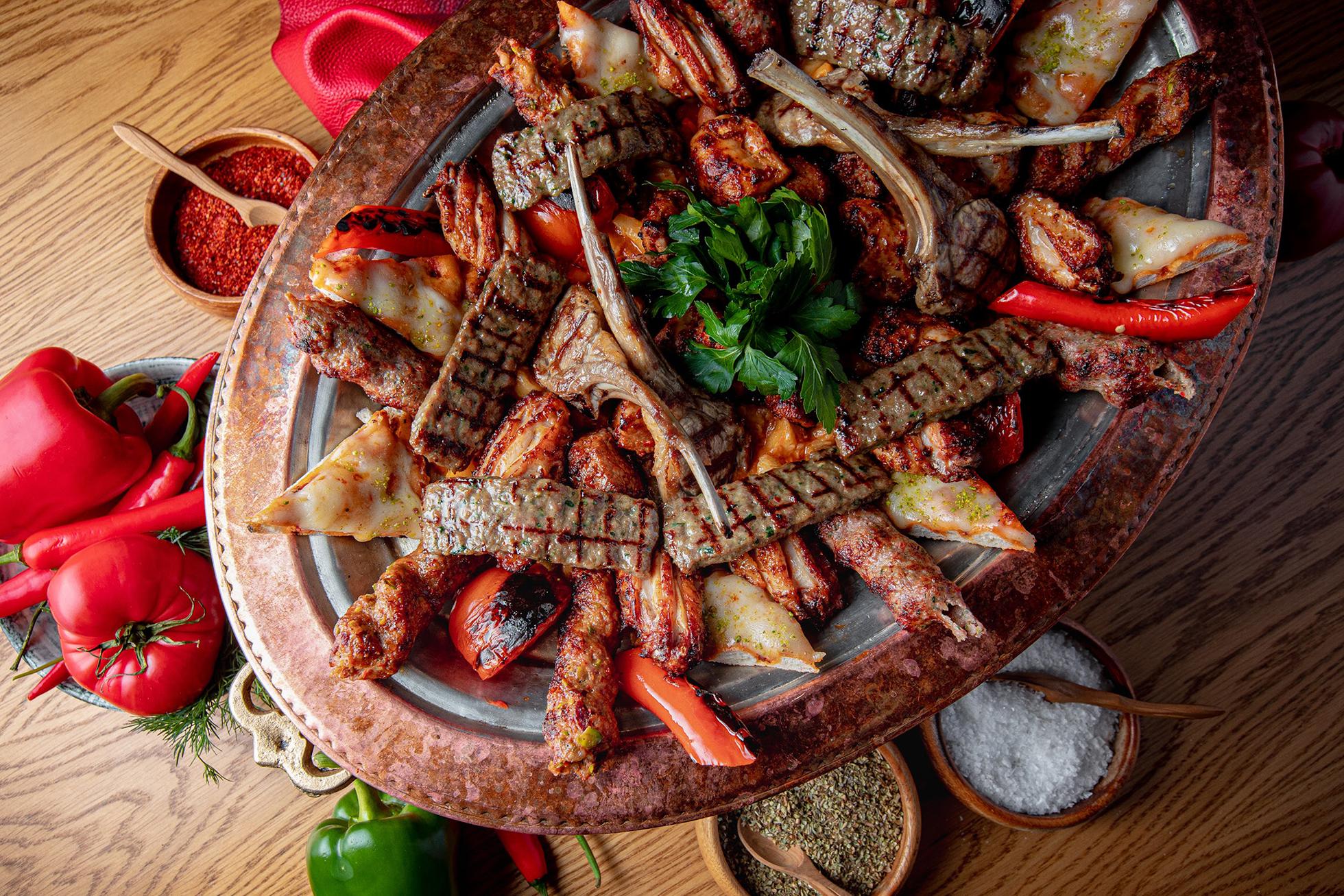 Ассорти кебаб из&nbsp;Cihan Turkish Steak &amp; Kebab