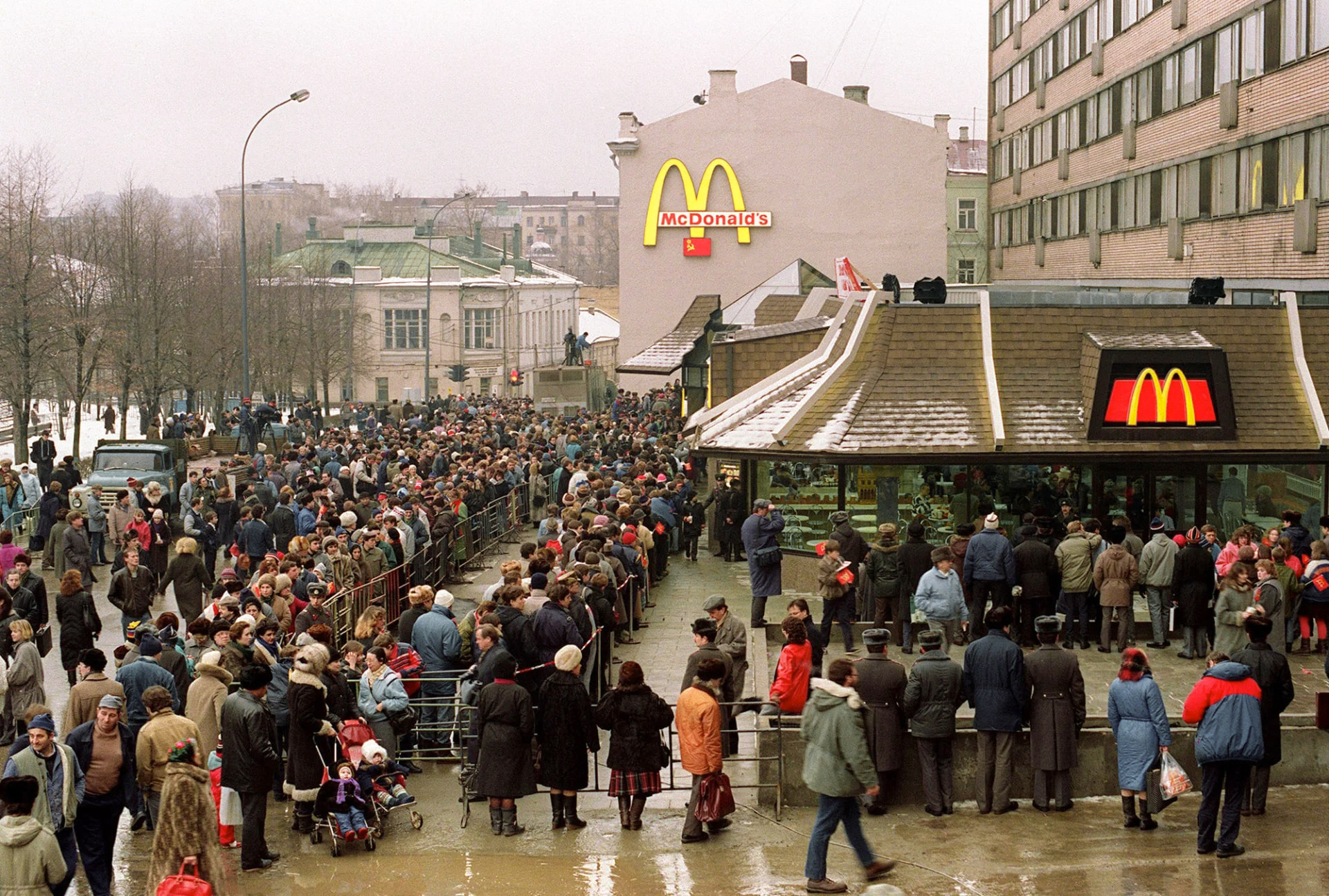 Открытие первого ресторана McDonald’s в Москве в январе 1990 года