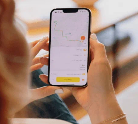 Phone screen showing the delivery route on the map